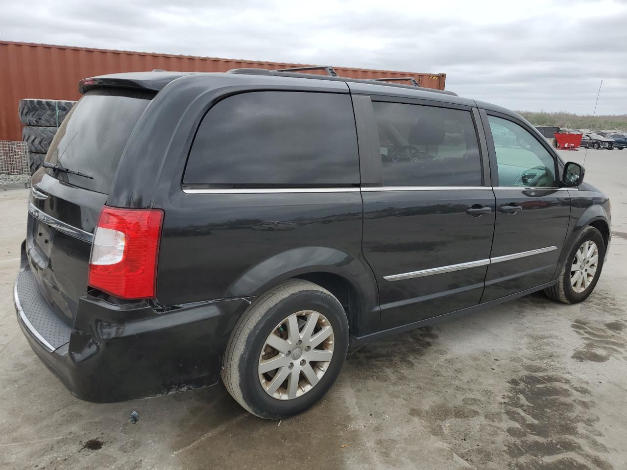 2016 Chrysler Town & Country - Image 3