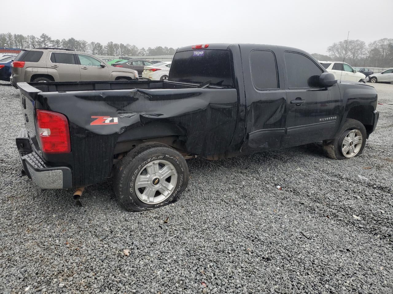 2009 Chevrolet Silverado - Image 3