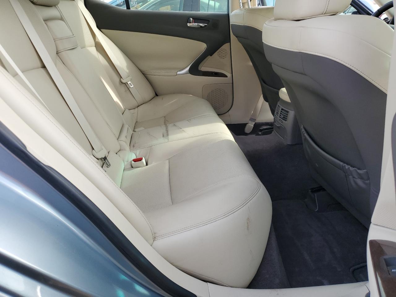 2010 Lexus IS - Image 10