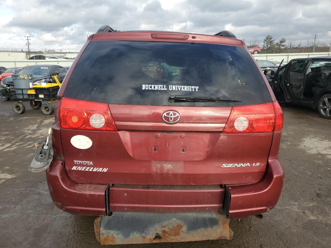 2010 Toyota Sienna - Image 6