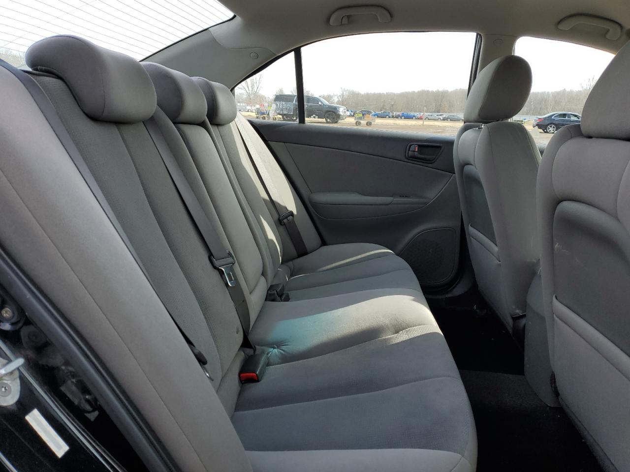 2009 Hyundai Sonata - Image 11