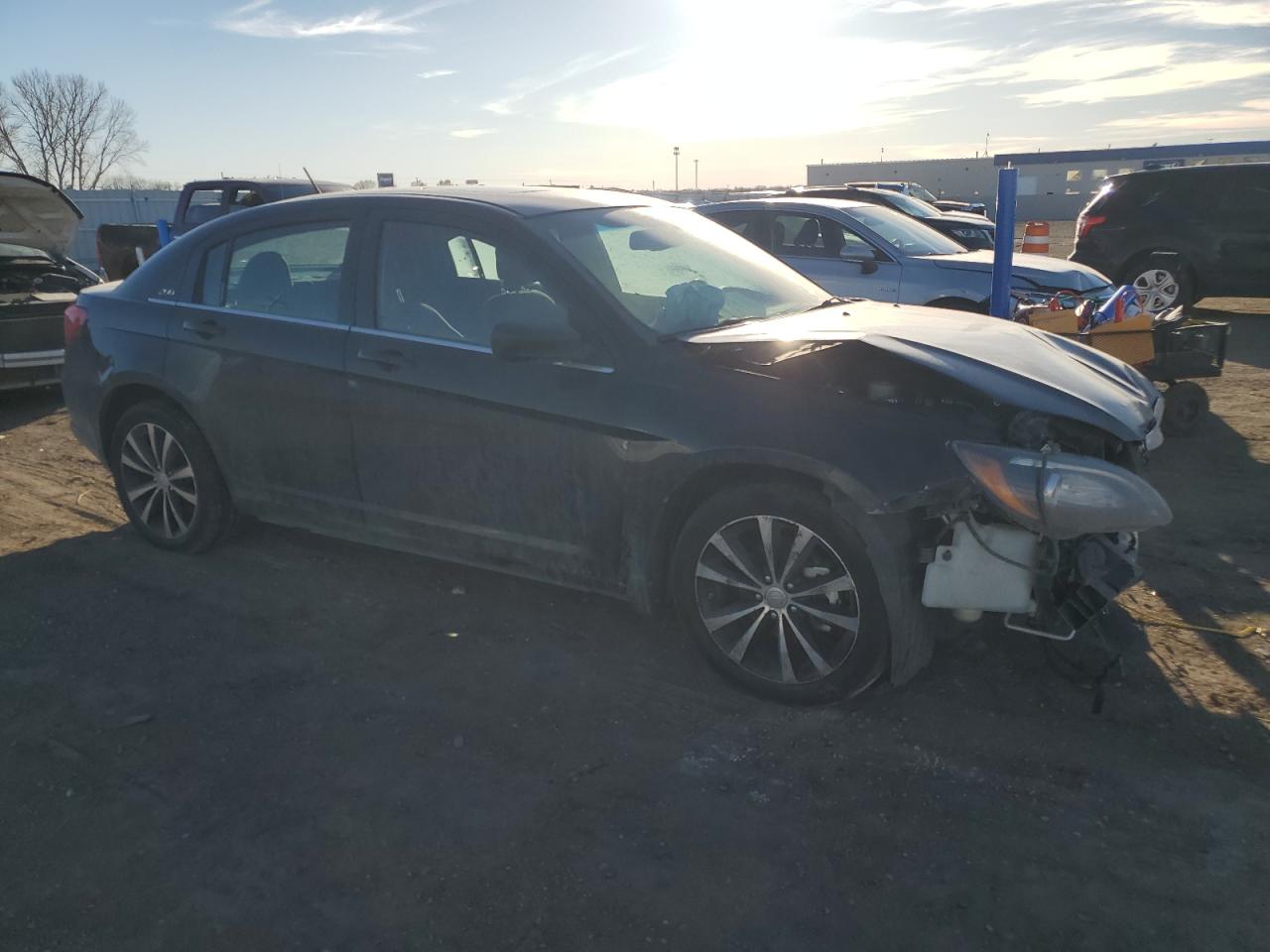 2013 Chrysler 200 - Image 4