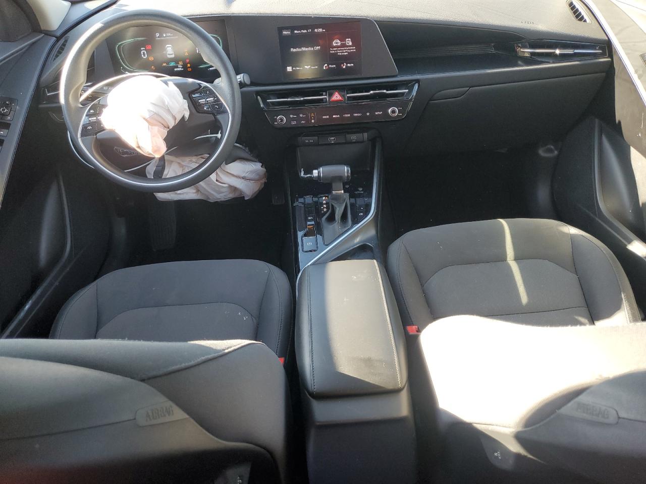 2023 Kia Niro - Image 8