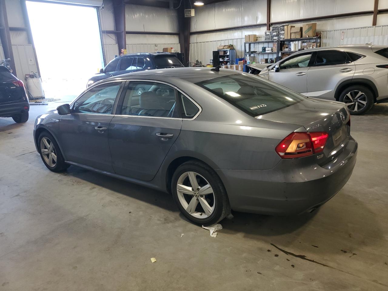 2014 Volkswagen Passat - Image 2
