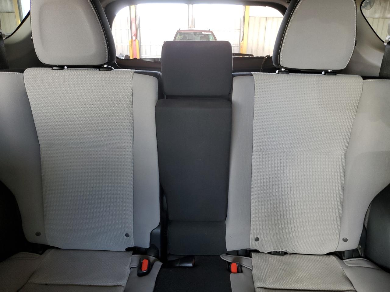 2018 Toyota RAV 4 - Image 10