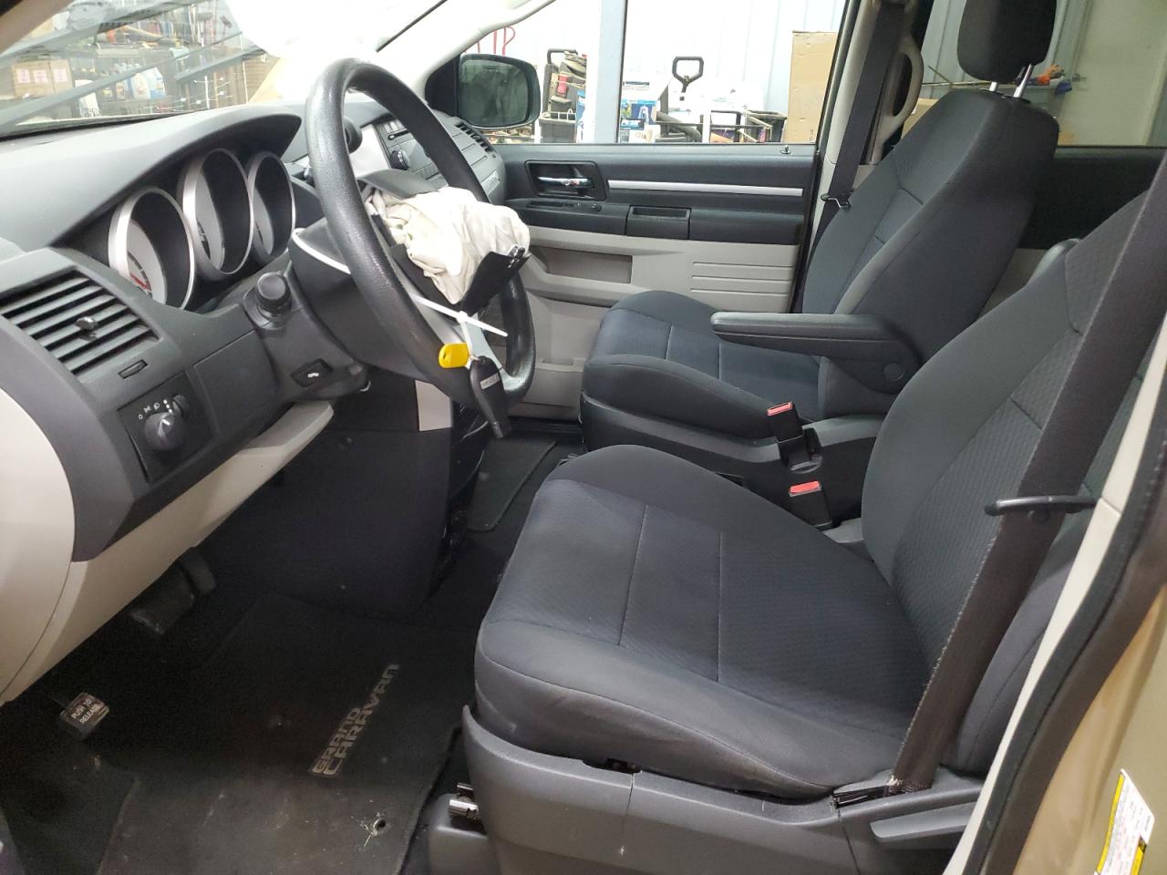 2010 Dodge Caravan - Image 7