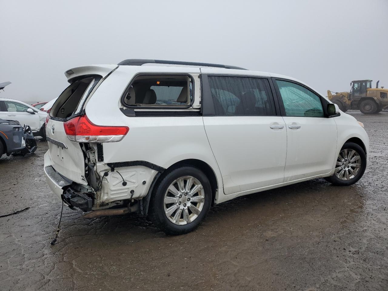 2011 Toyota Sienna - Image 3