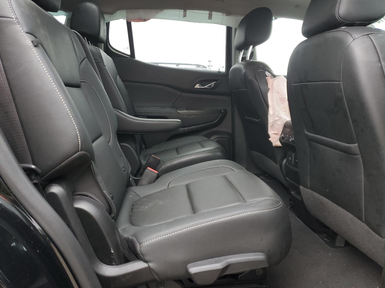 2022 GMC Acadia - Image 11
