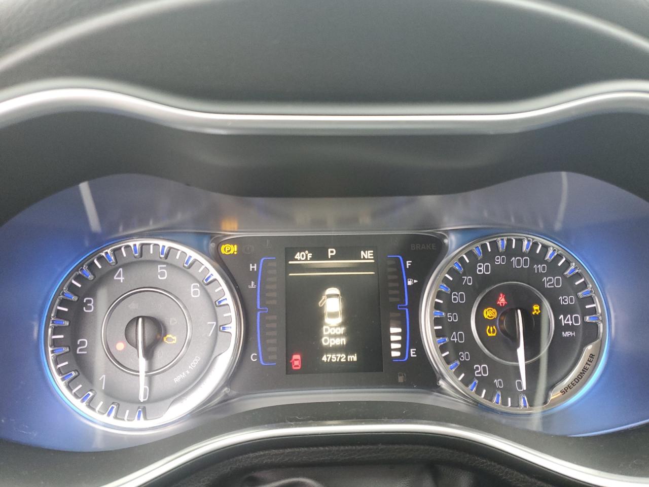 2016 Chrysler 200 - Image 9