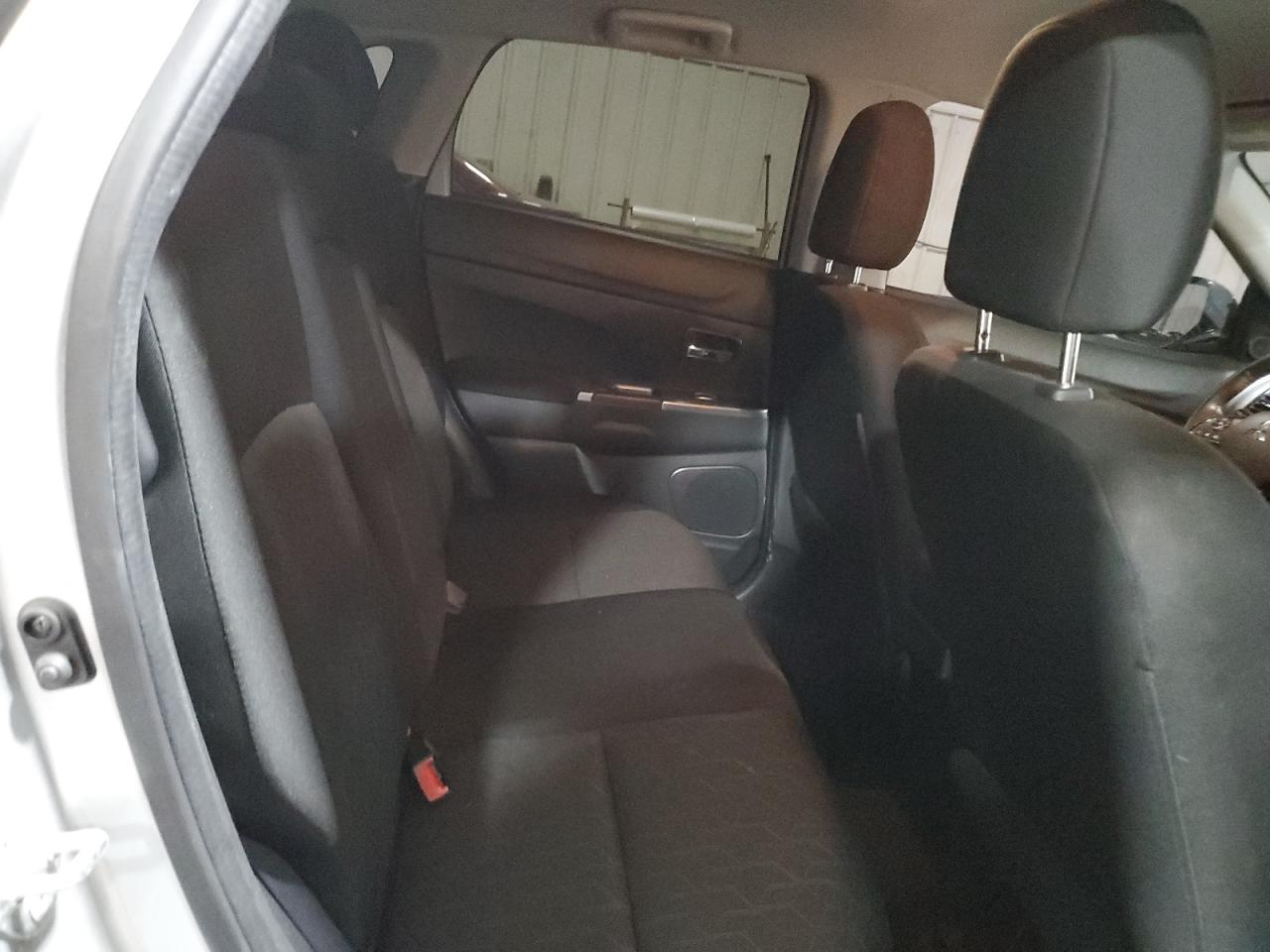 2020 Mitsubishi Outlander - Image 11