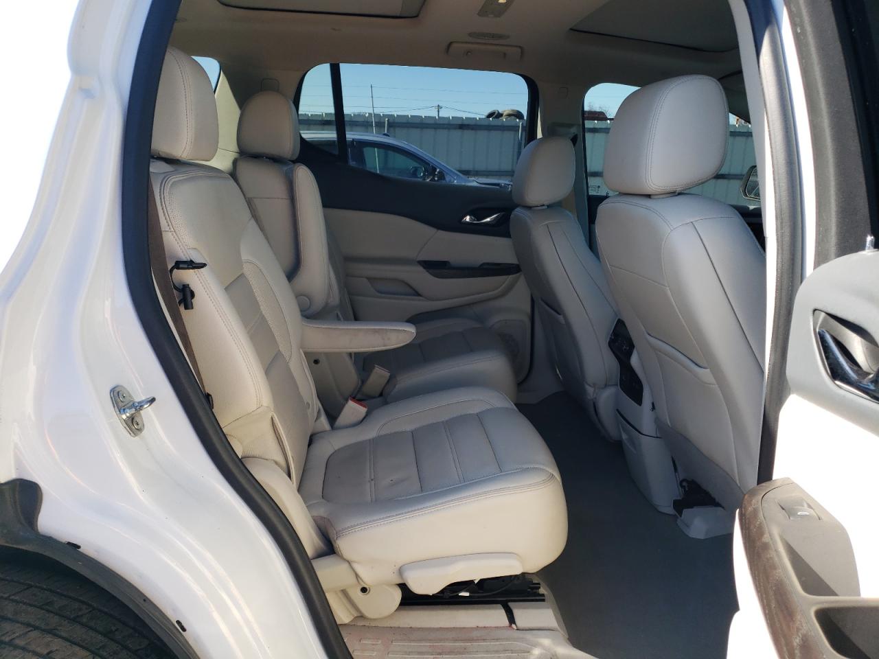 2020 GMC Acadia - Image 11