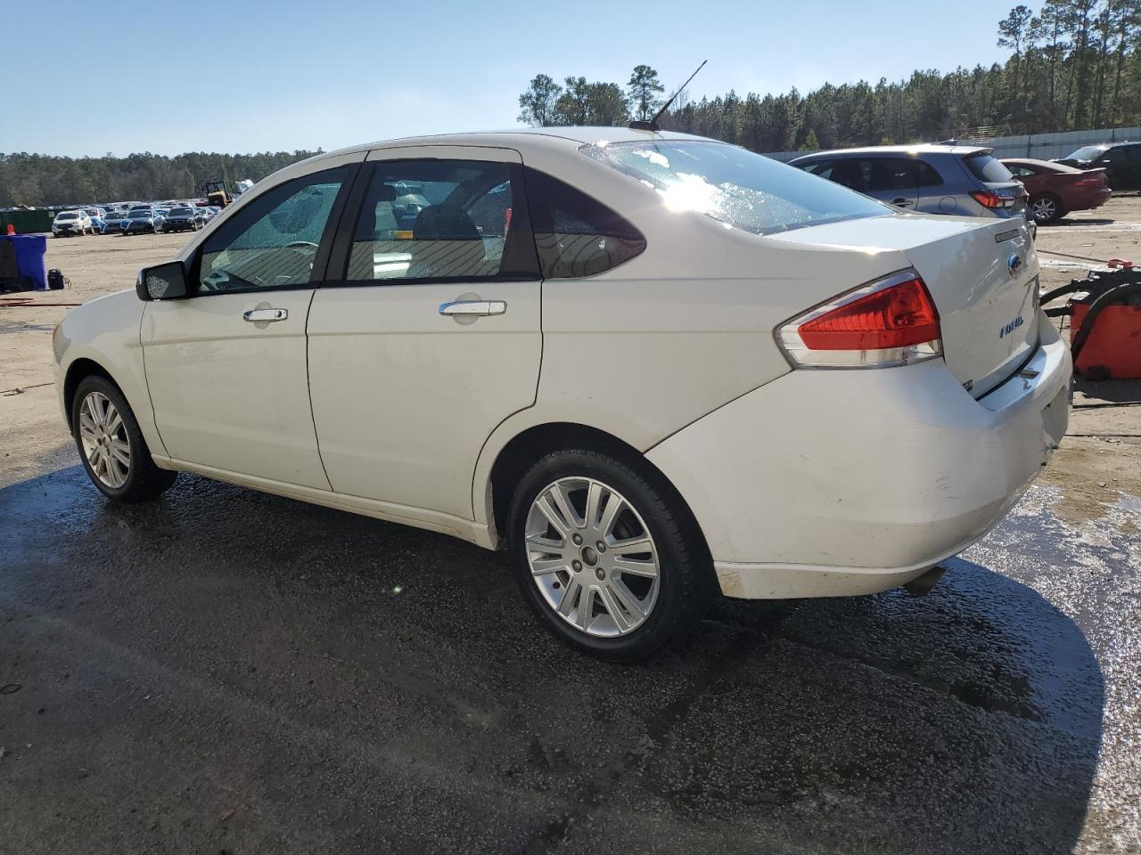 2010 Ford Focus - Image 2