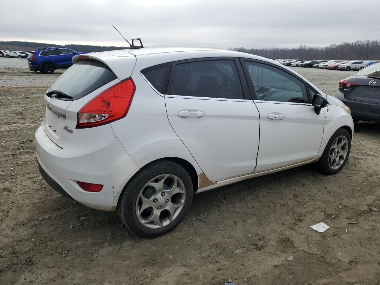 2011 Ford Fiesta - Image 3