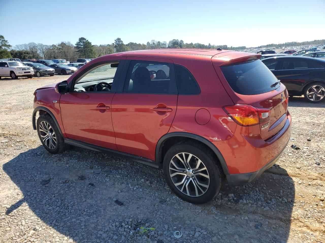 2016 Mitsubishi Outlander - Image 2