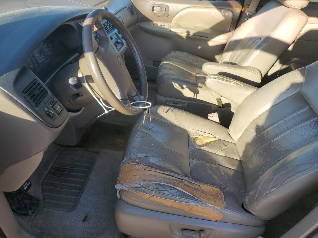 2000 Toyota Sienna - Image 7