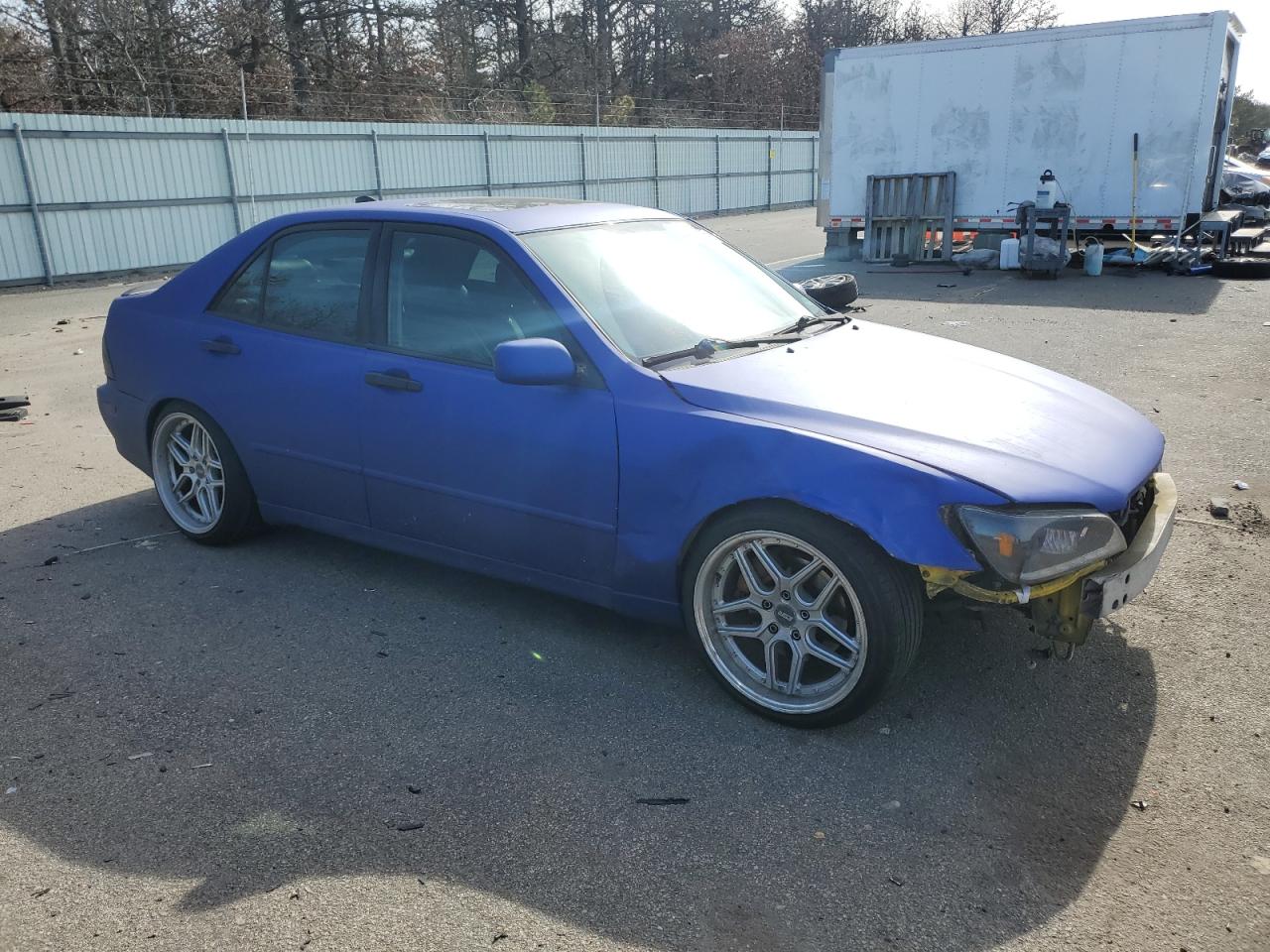 2001 Lexus IS - Image 4