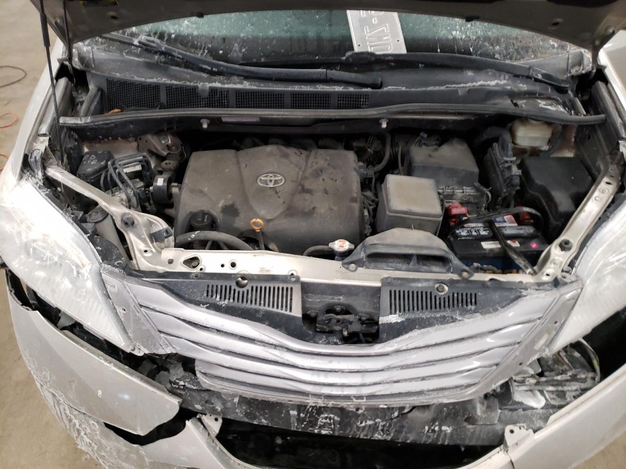 2017 Toyota Sienna - Image 12