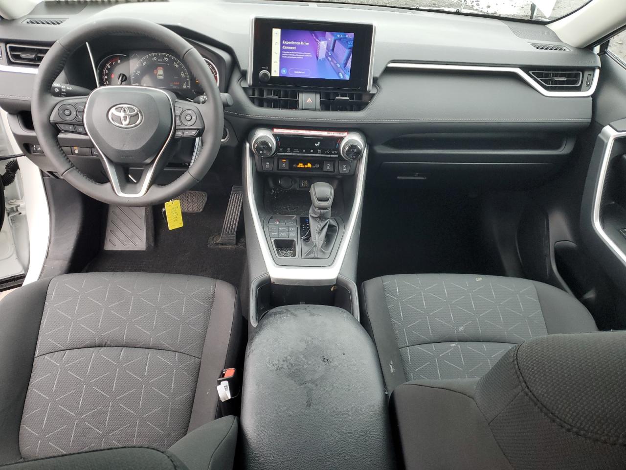 2024 Toyota RAV 4 - Image 8