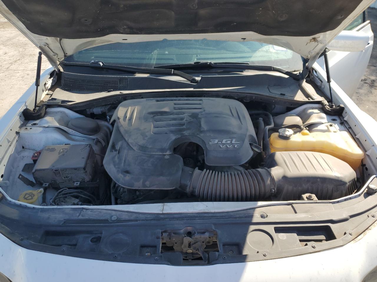 2019 Chrysler 300 - Image 11