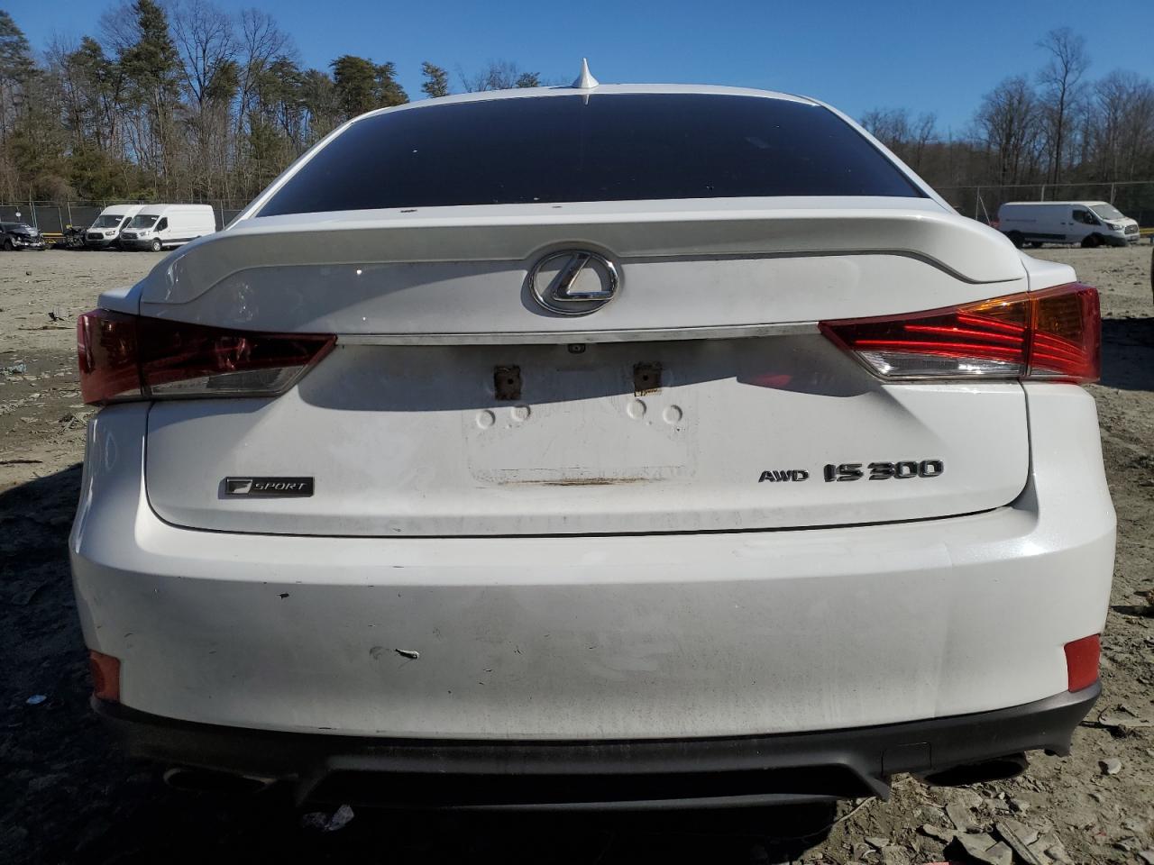 2017 Lexus IS - Image 6