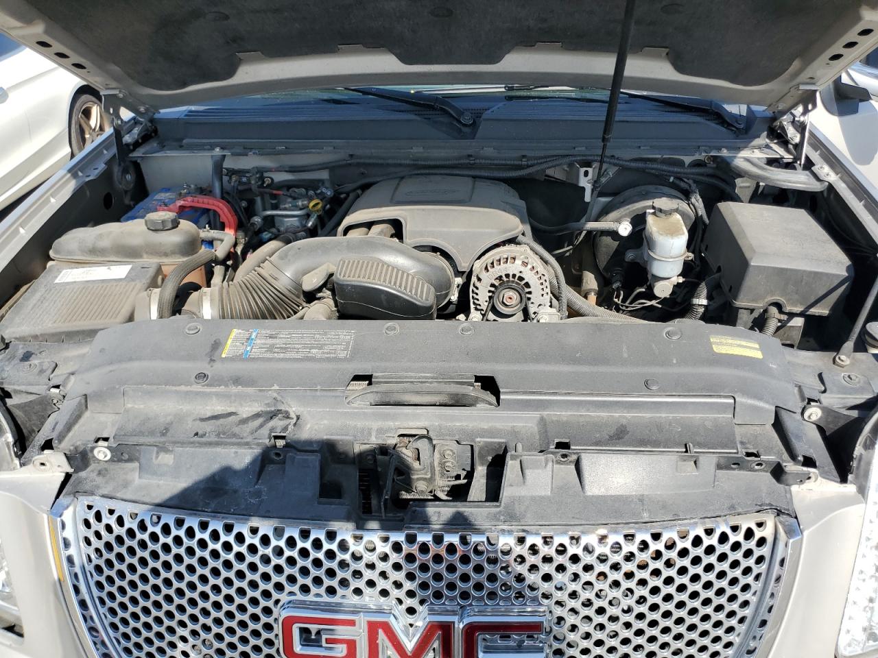 2008 GMC Yukon - Image 12