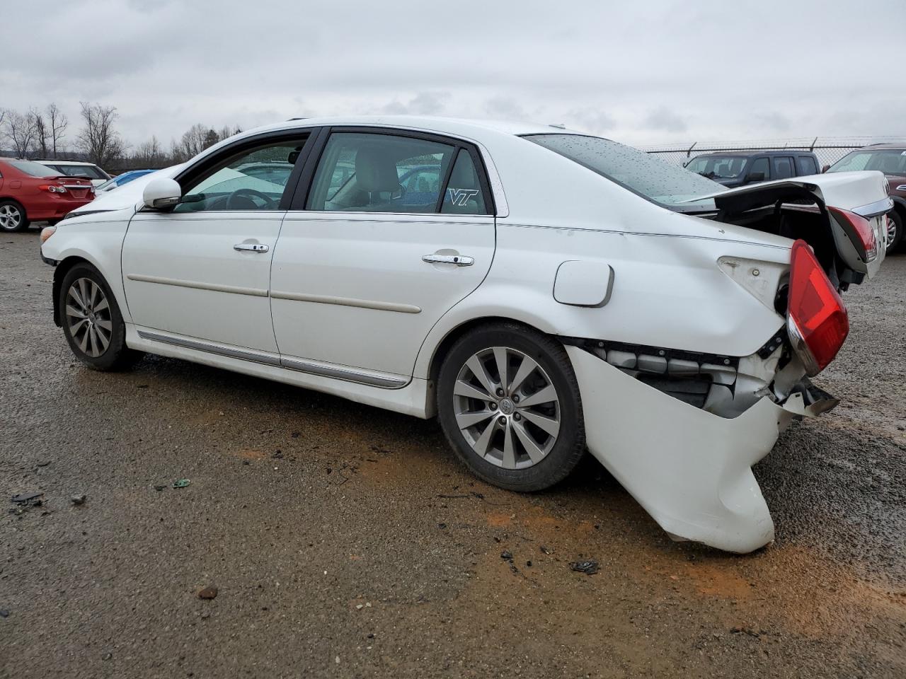 2011 Toyota Avalon - Image 2