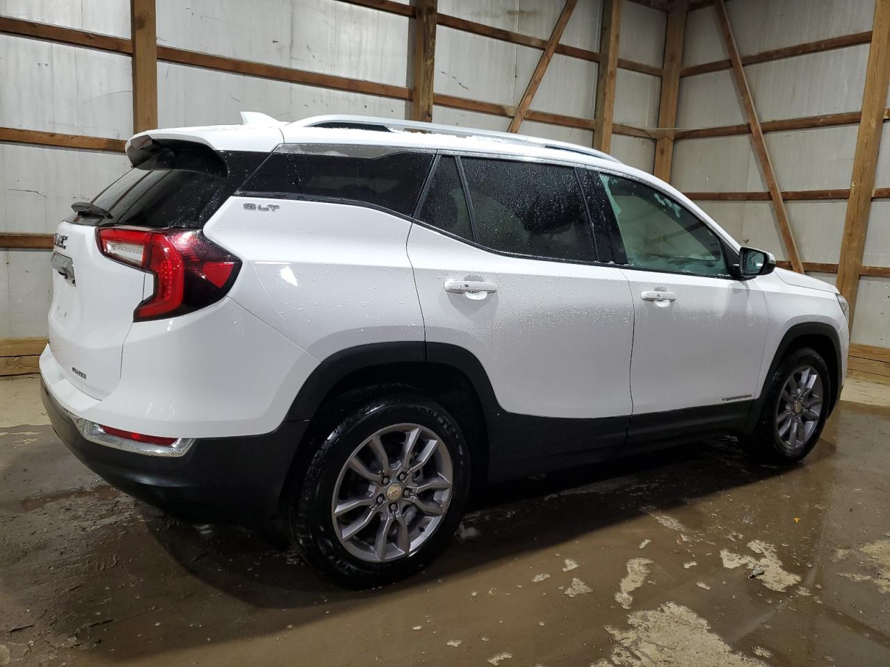 2022 GMC Terrain - Image 3