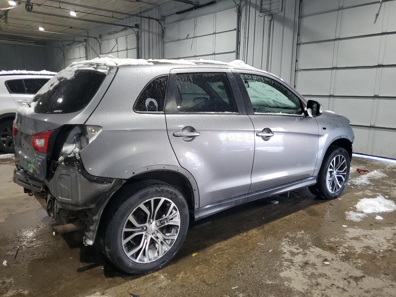 2018 Mitsubishi Outlander - Image 3