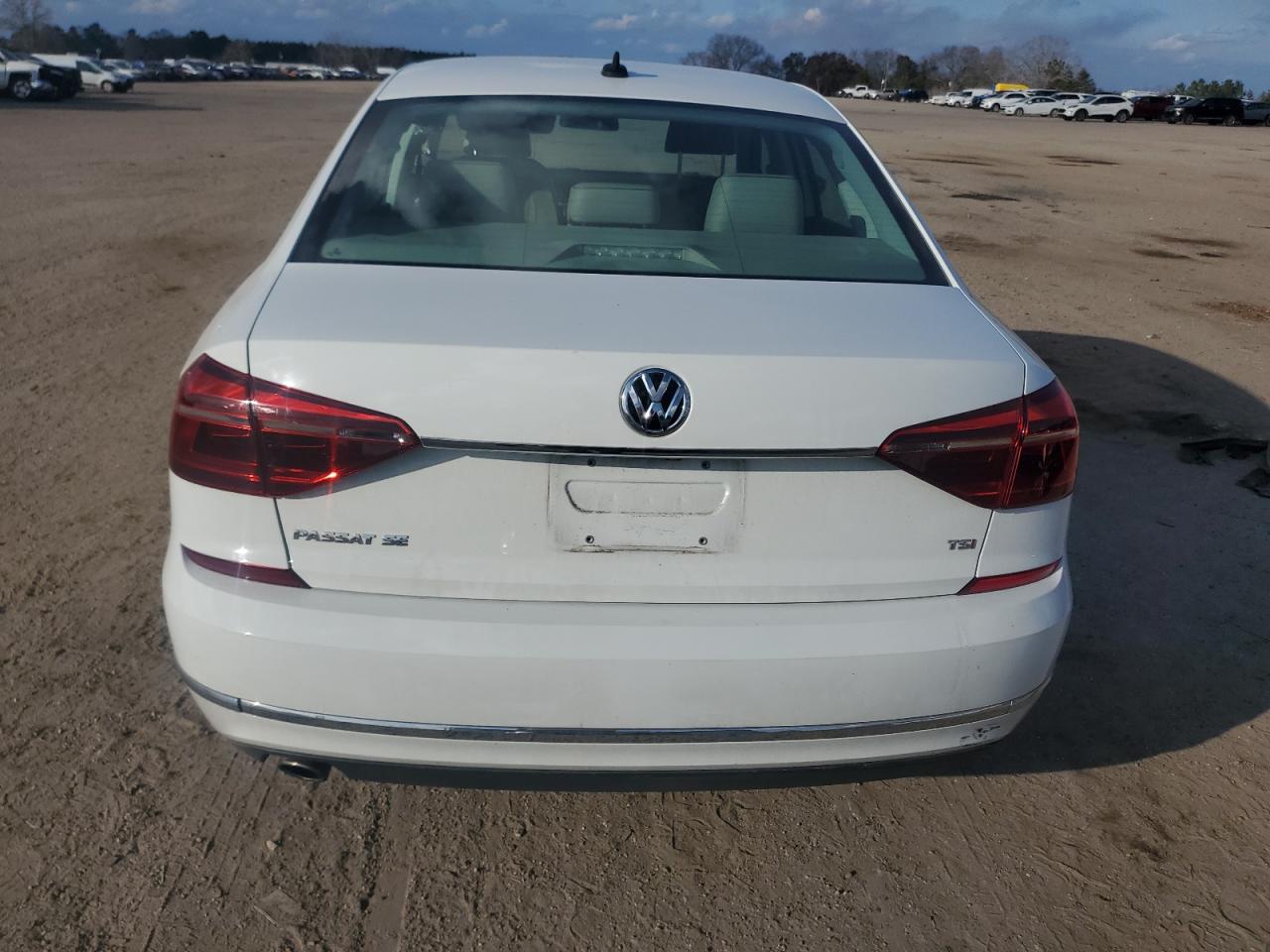 2018 Volkswagen Passat - Image 6