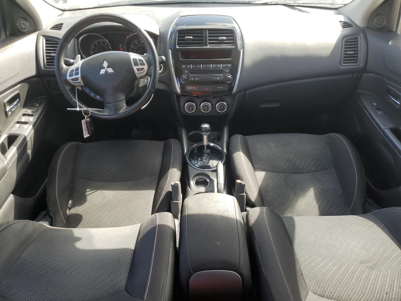 2013 Mitsubishi Outlander - Image 8
