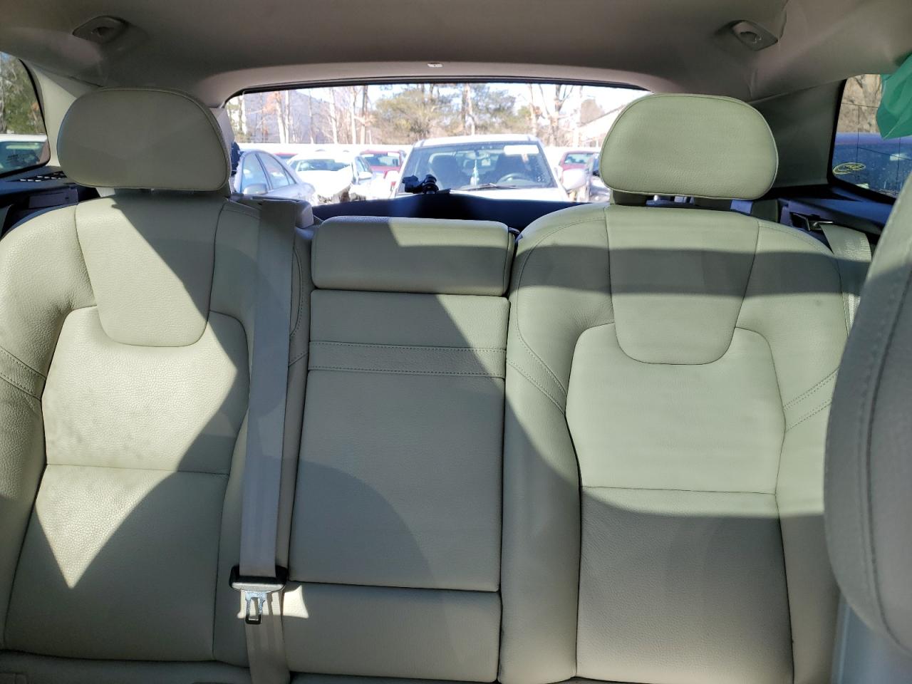 2018 Volvo XC60 - Image 10