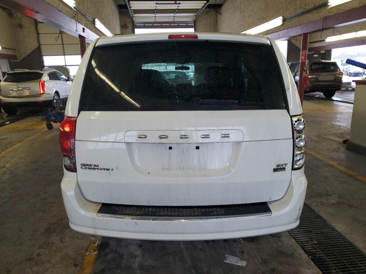 2014 Dodge Caravan - Image 6