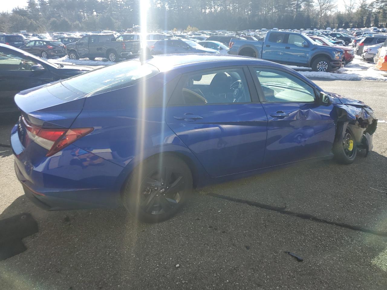 2021 Hyundai Elantra - Image 3