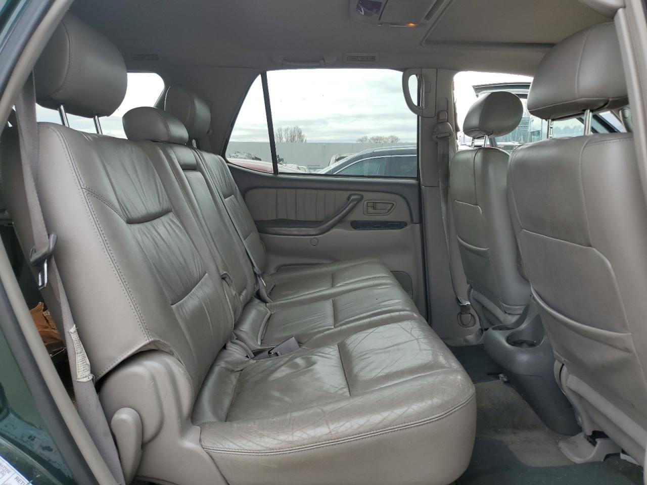 2003 Toyota Sequoia - Image 10