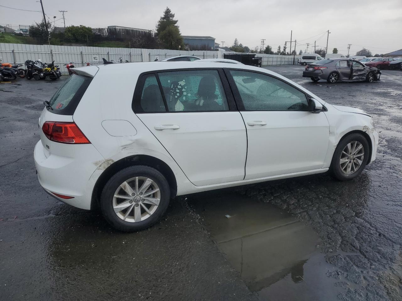 2017 Volkswagen Golf - Image 3