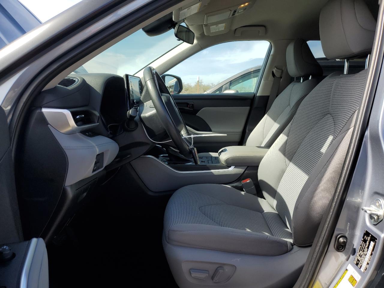 2022 Toyota Highlander - Image 7