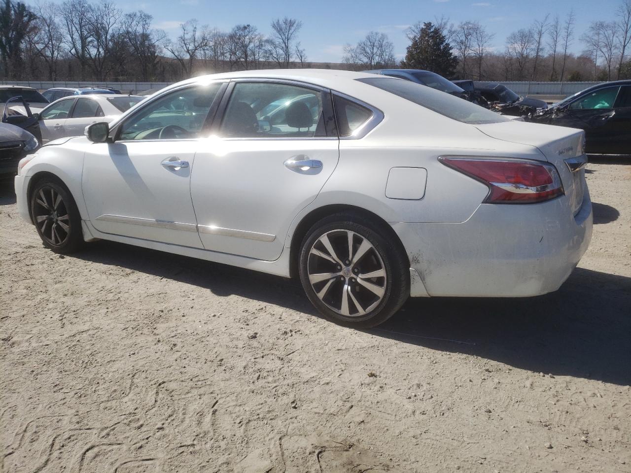 2015 Nissan Altima - Image 2