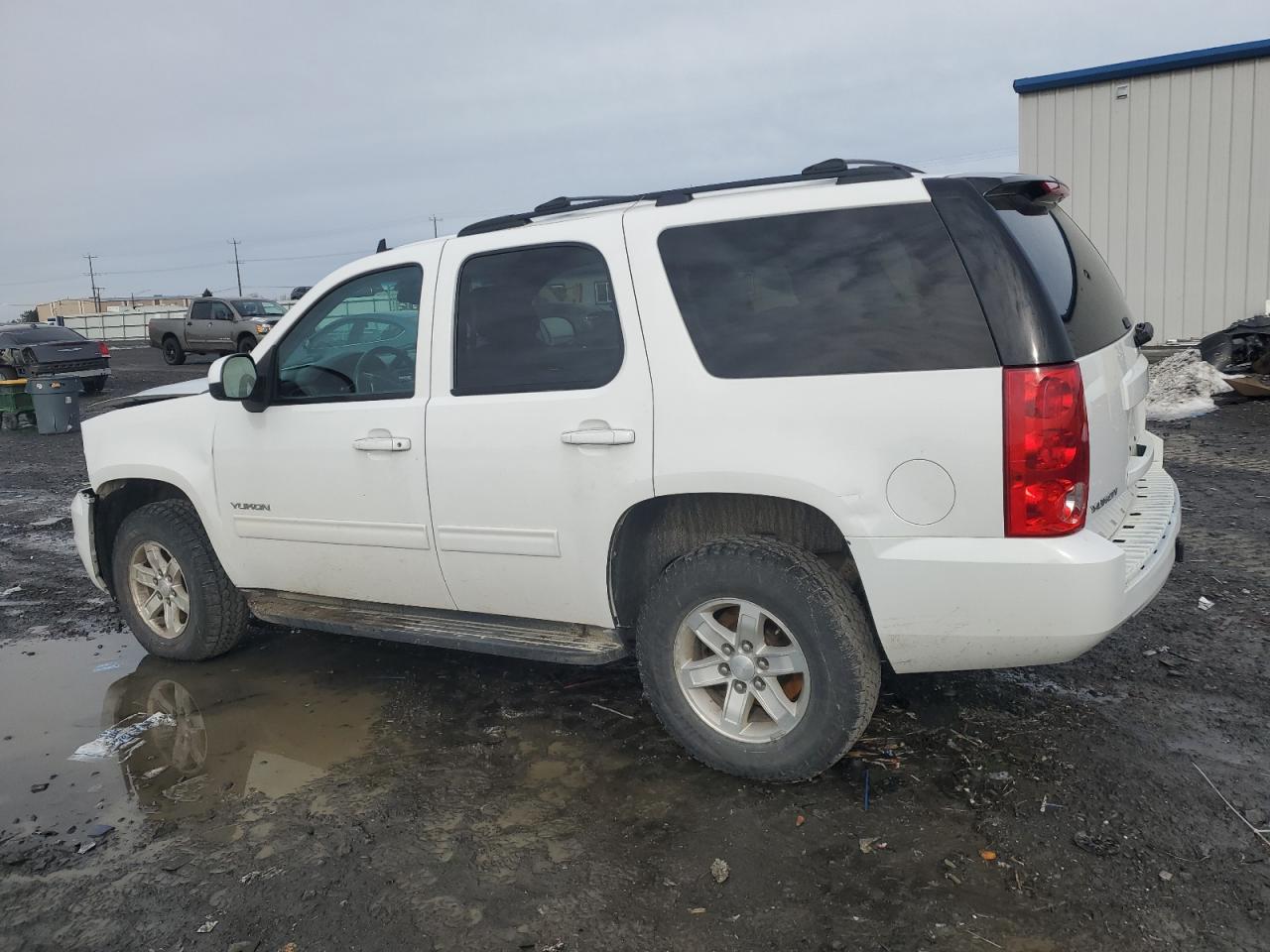 2013 GMC Yukon - Image 2