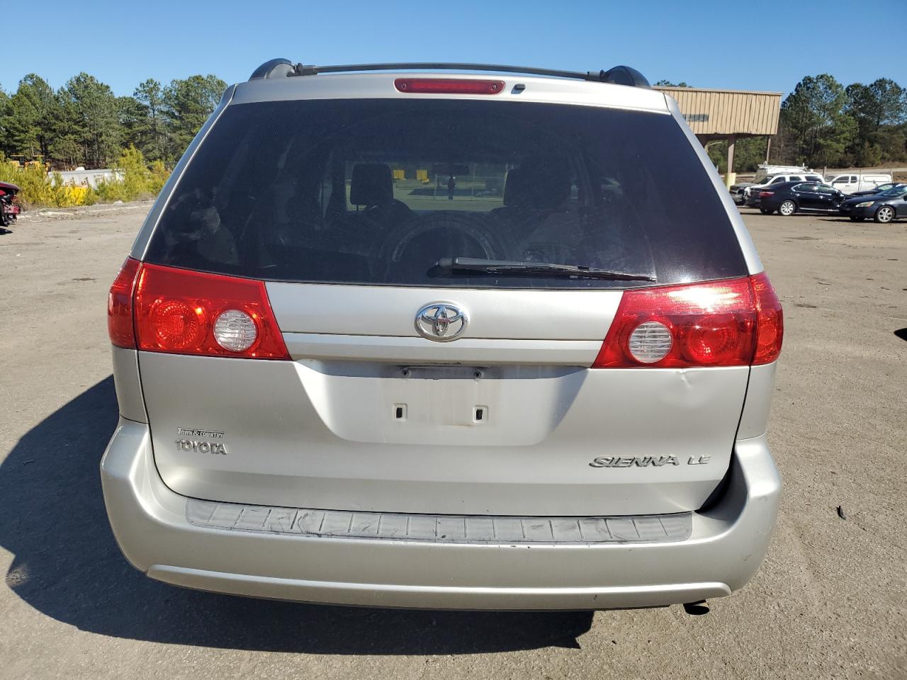 2010 Toyota Sienna - Image 6