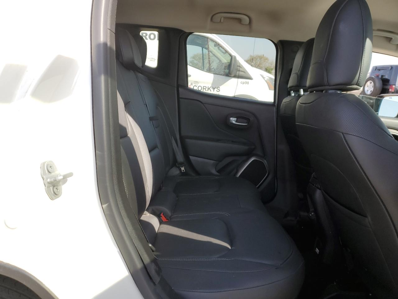 2018 Jeep Renegade - Image 11