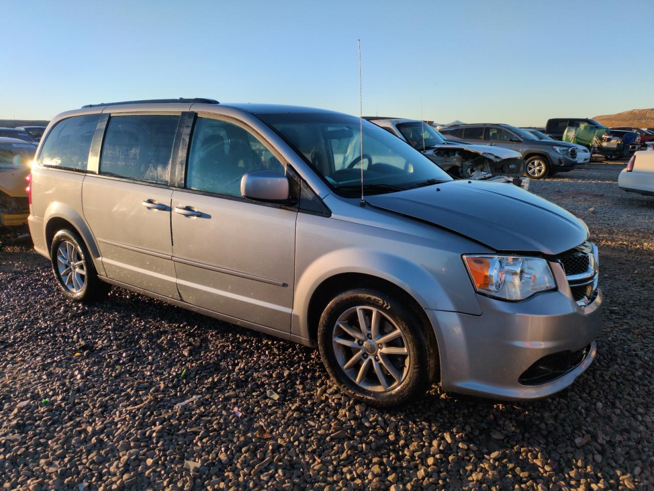 2015 Dodge Caravan - Image 4