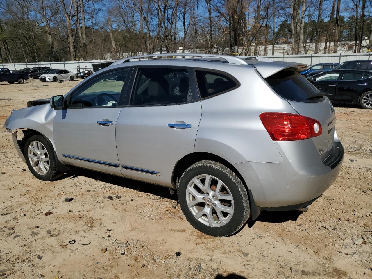 2011 Nissan Rogue - Image 2