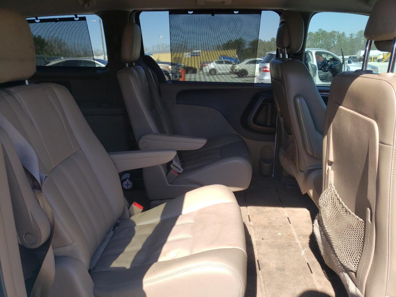 2014 Chrysler Town & Country - Image 11