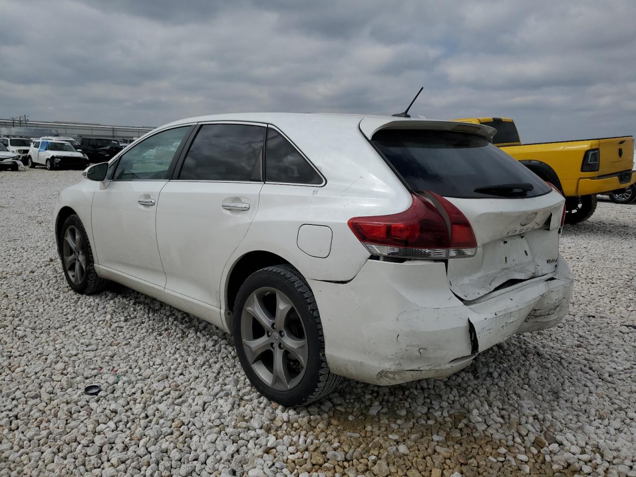 2013 Toyota Venza - Image 2