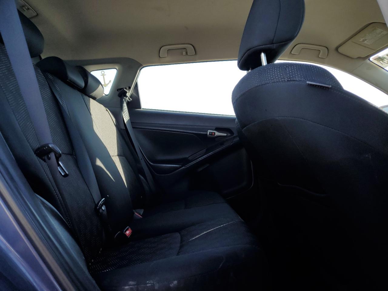 2010 Pontiac Vibe - Image 10