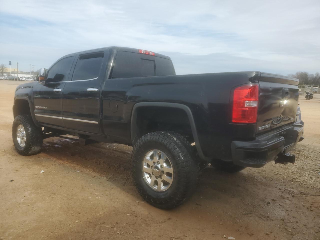 2016 GMC Sierra - Image 2