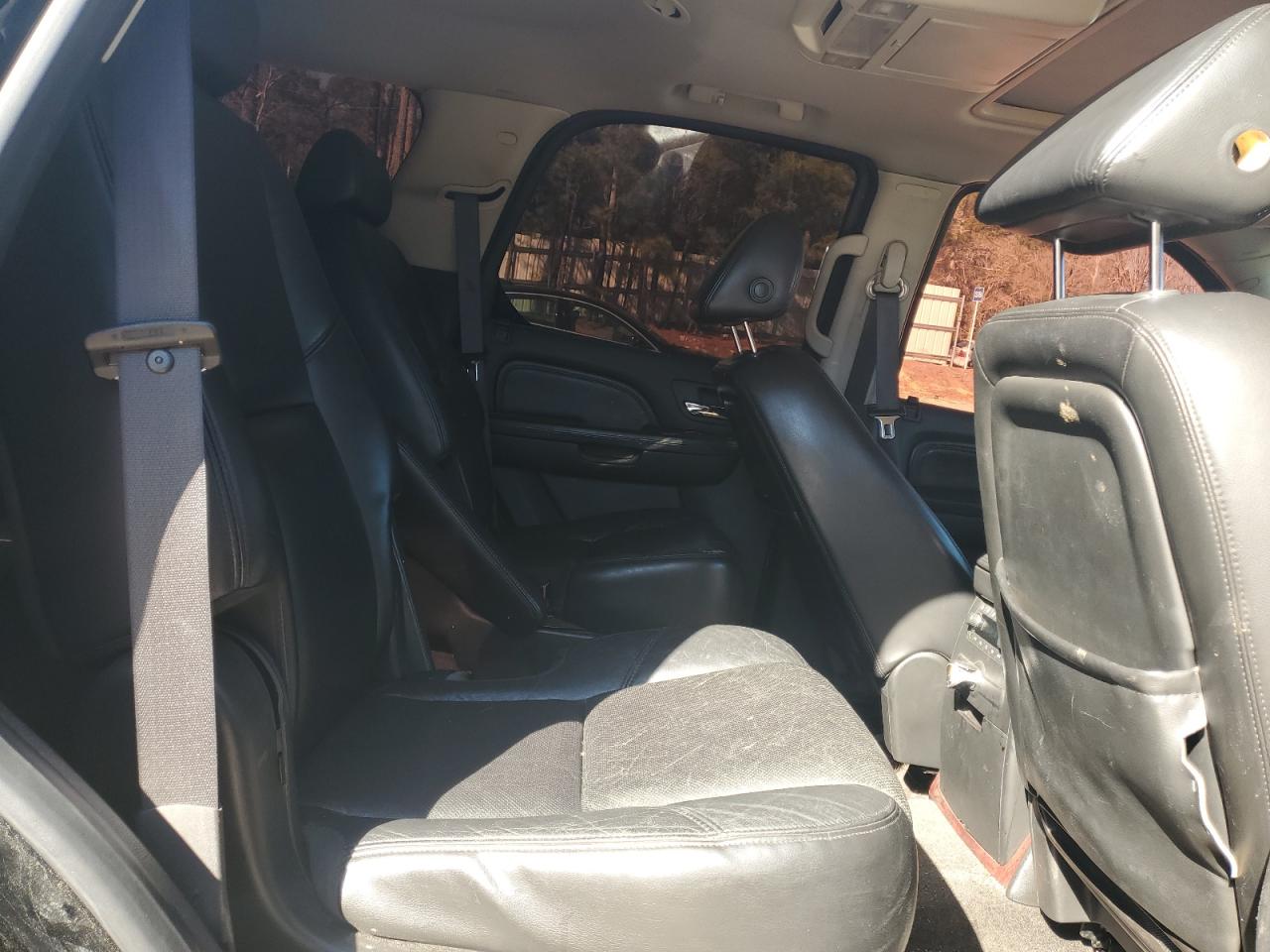 2008 Cadillac Escalade - Image 12