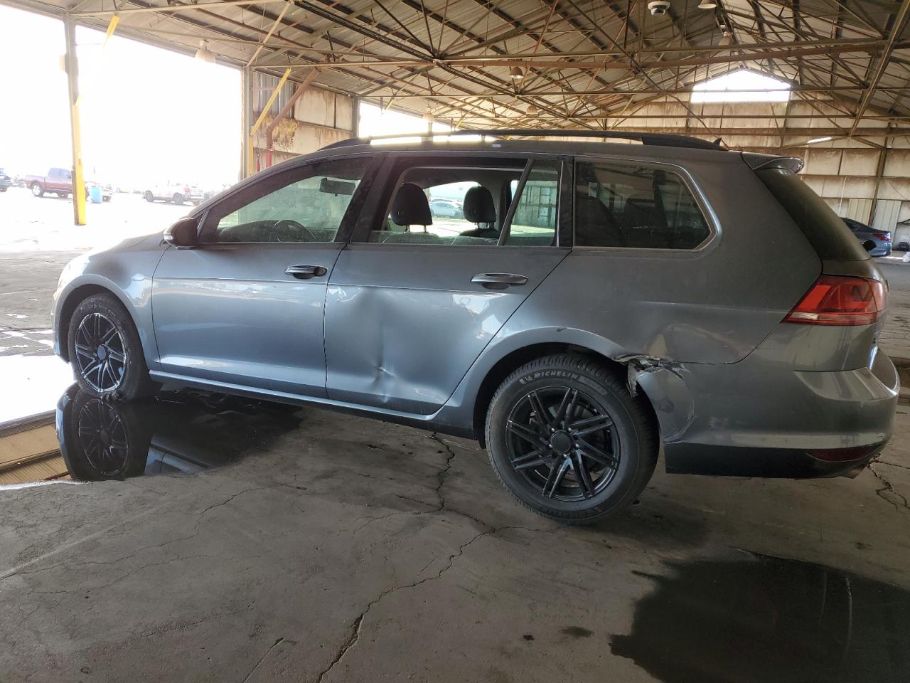 2015 Volkswagen Golf - Image 2