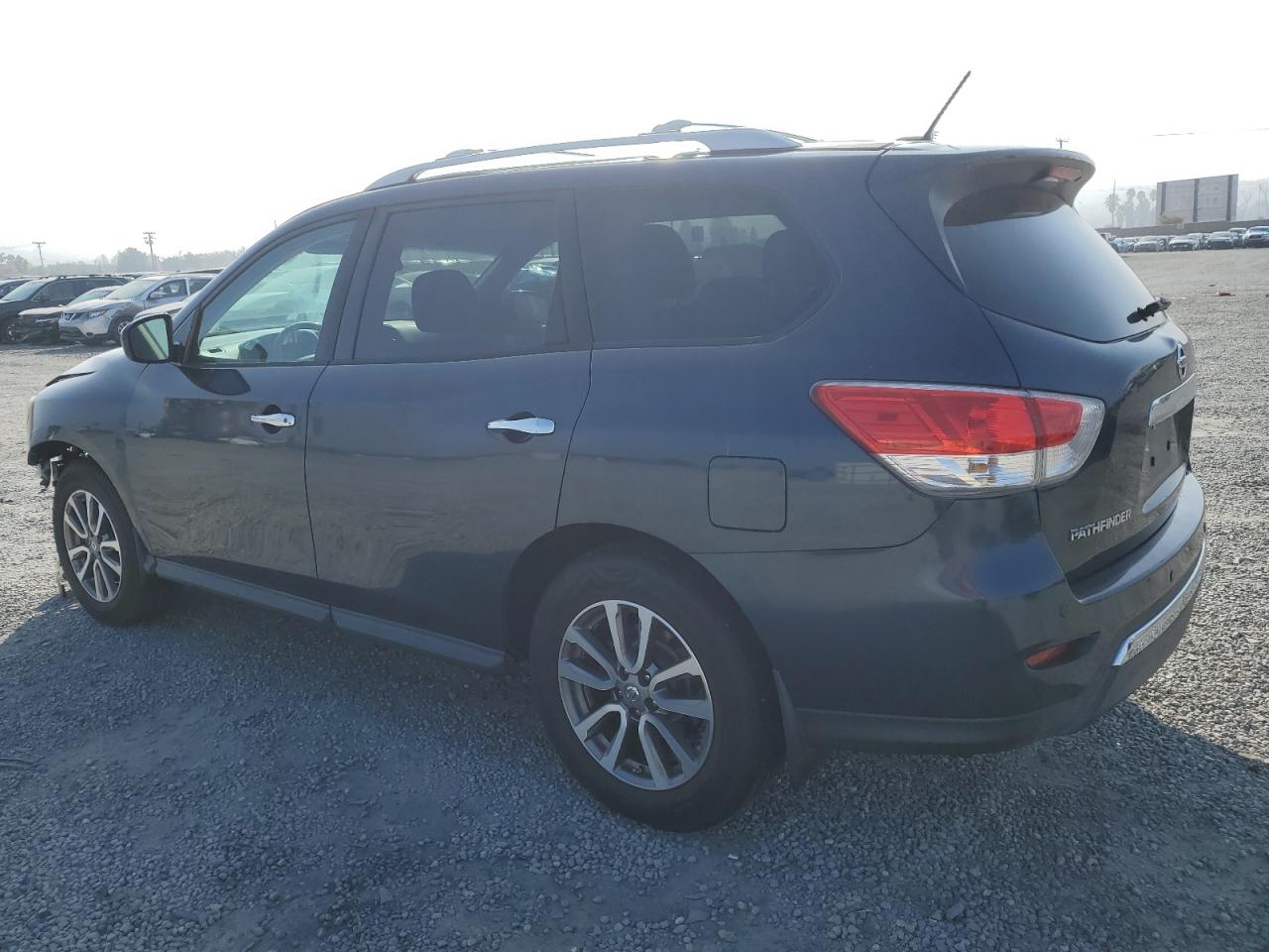 2013 Nissan Pathfinder - Image 2
