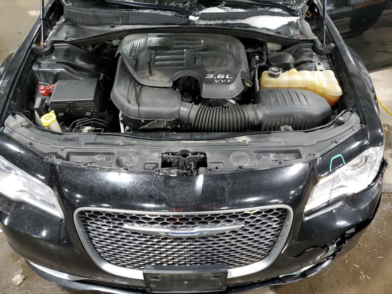 2015 Chrysler 300 - Image 12